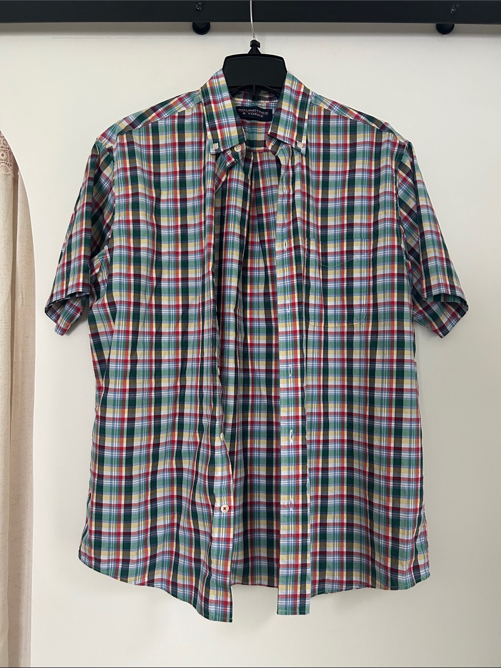 NWOT Roundtree & Yorke Short-Sleeve Plaid Button-Down Shirt - Green, Blue, Red